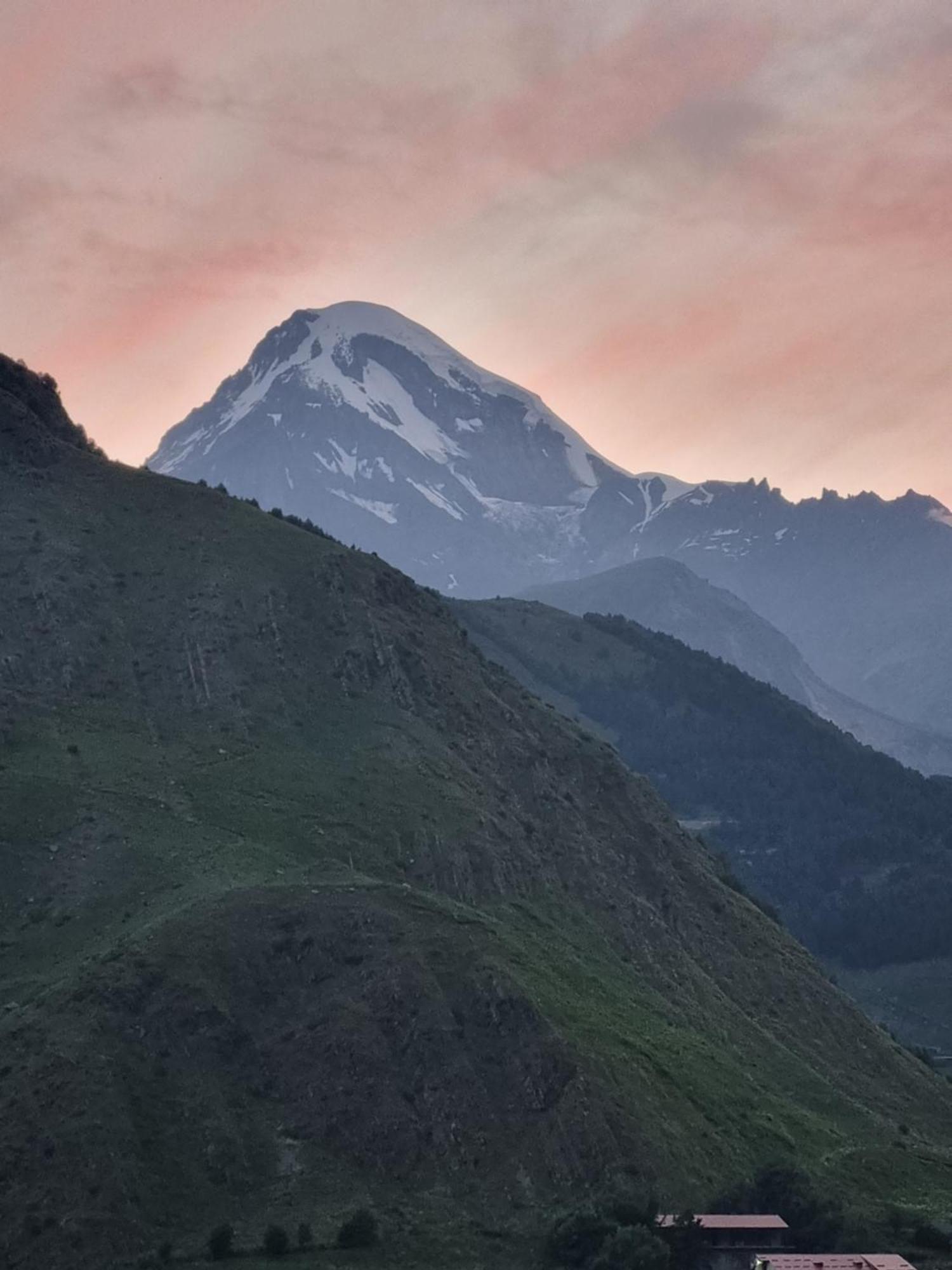 Hotel Sweet Night Kazbegi Oda fotoğraf